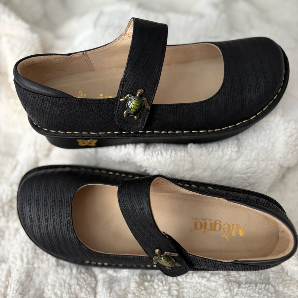 Alegria Women's Black Embossed Flats with Turtle Accent